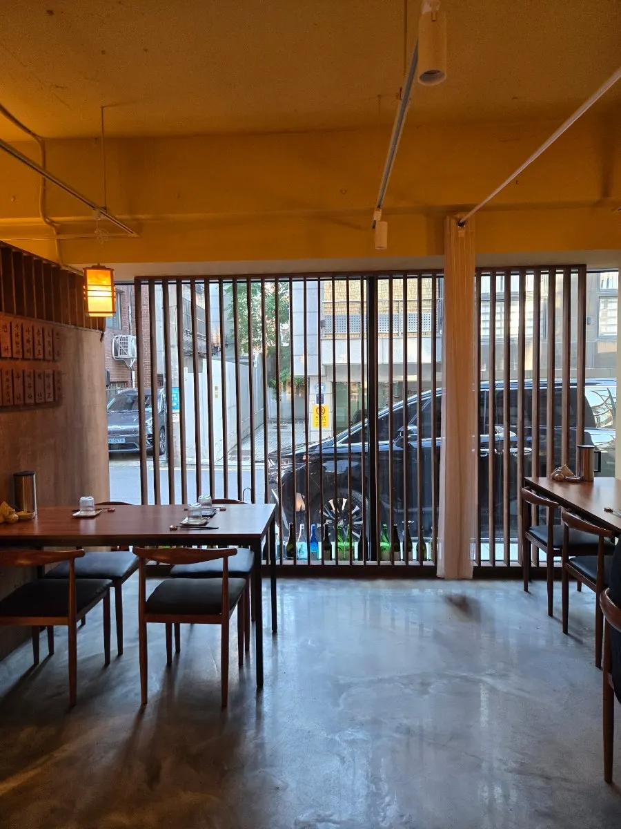 Sakai's interior with widely spaced tables