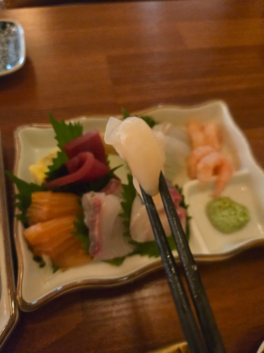 Thick scallop adductor sashimi