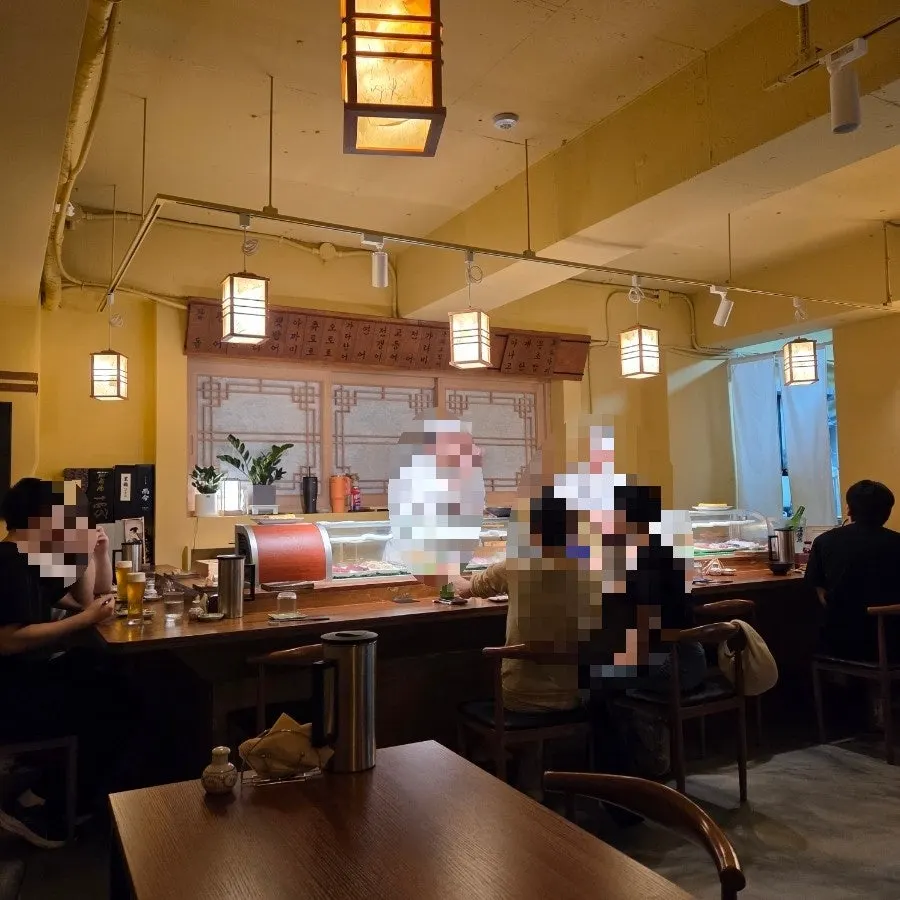 Exterior view of Sakai's dark-toned Yeoksam branch