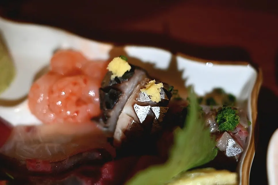 Sashimi plating with tamagoyaki alongside