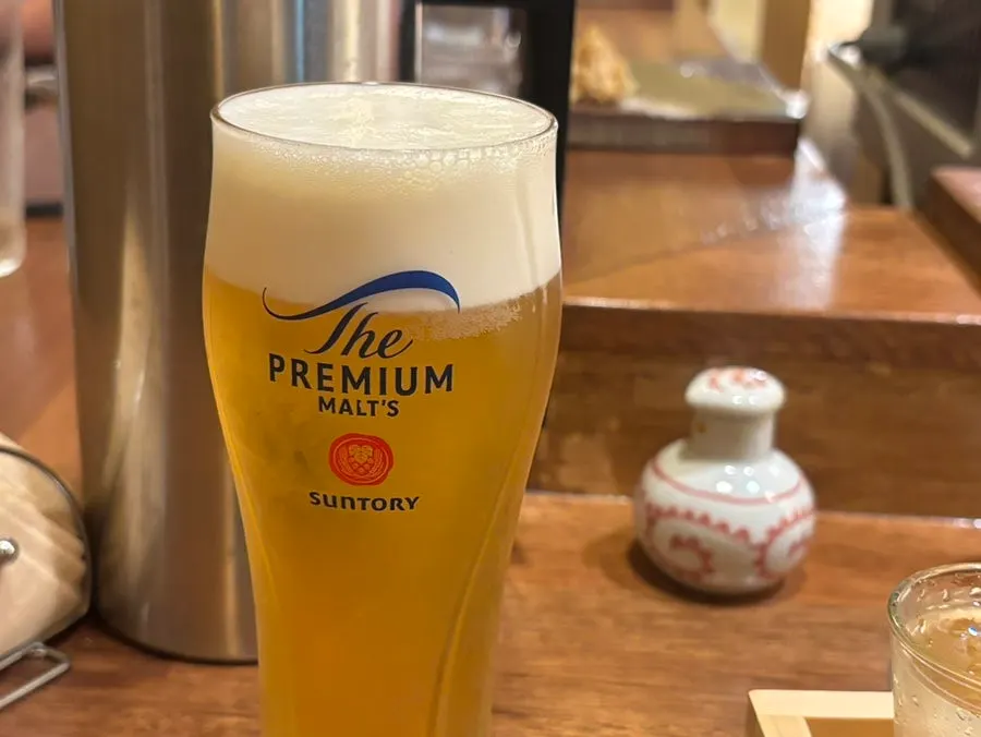 거품이 부드러운 산토리 생맥주