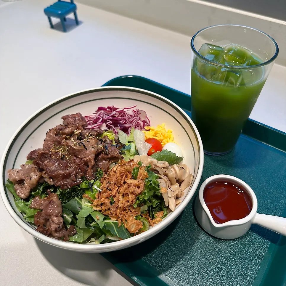 Meat All-in-One bibim poke and Green Cleanse Juice served together