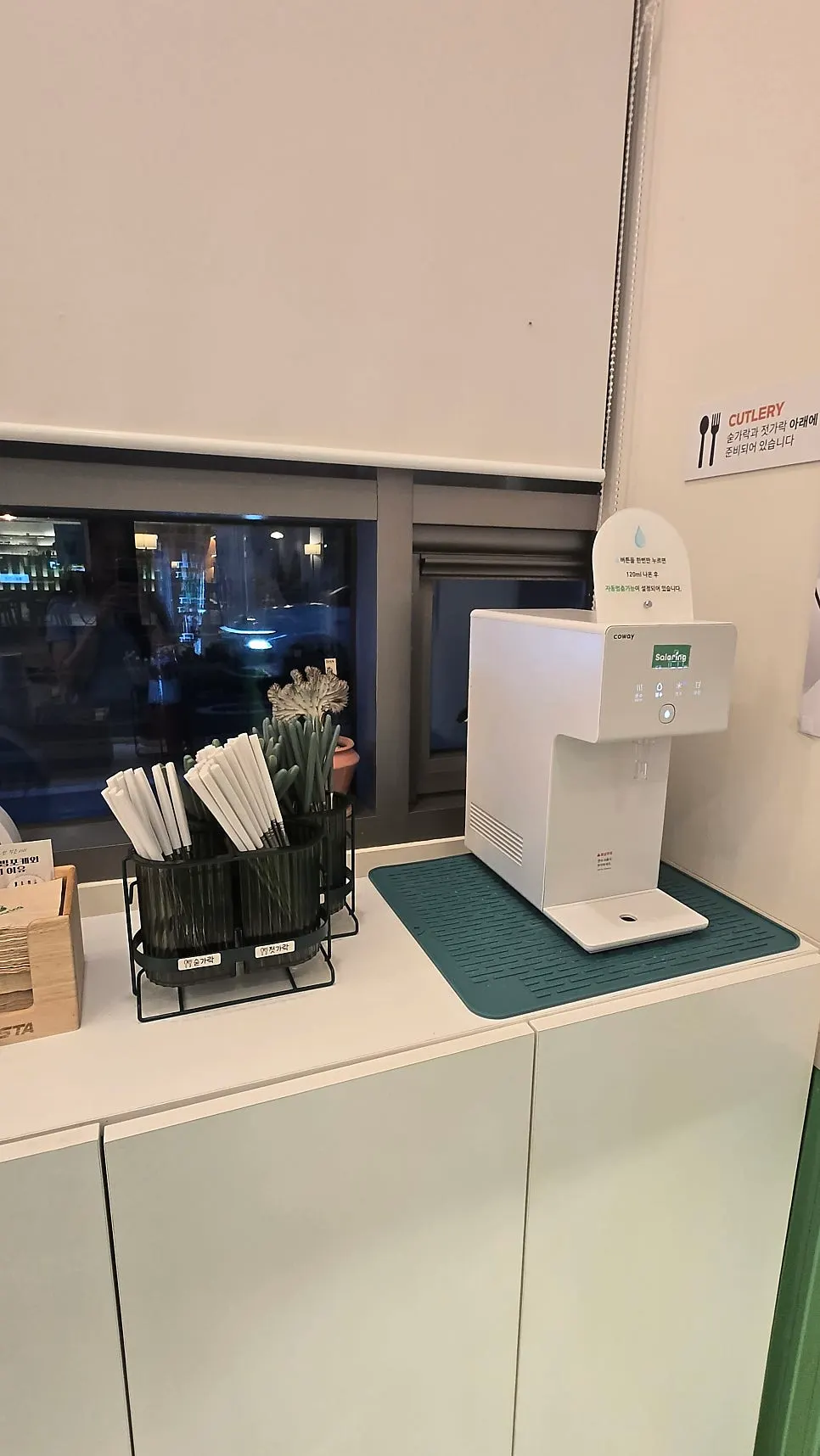 Self-service bar with water dispenser and cutlery
