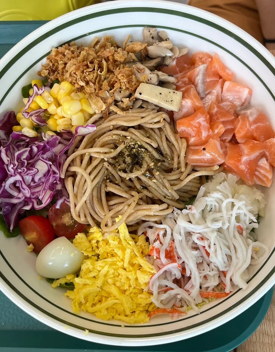 리얼생연어 비빔포케 한 그릇