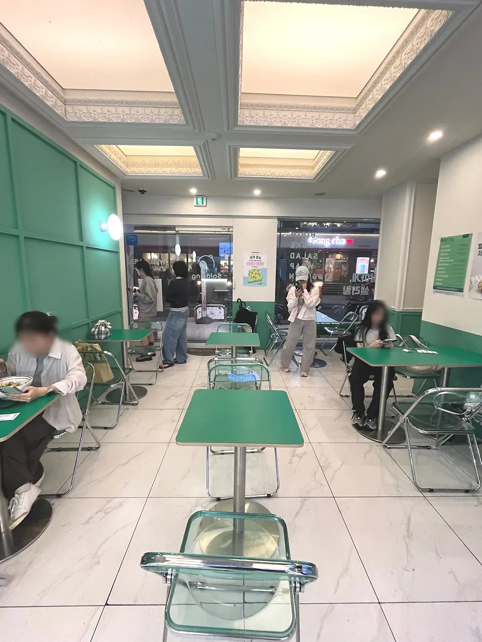 Interior view of Sallering Daehak-ro