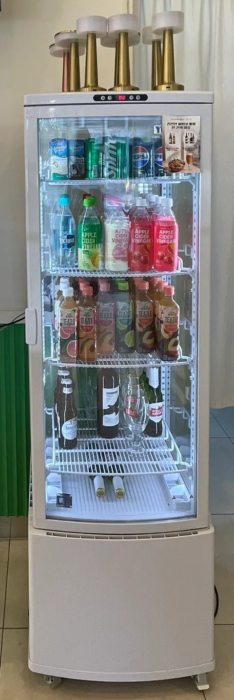 샐러링 교대직영점 메뉴판과 주류 목록