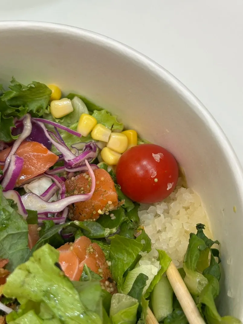 Salering salad with quail eggs and corn kernels