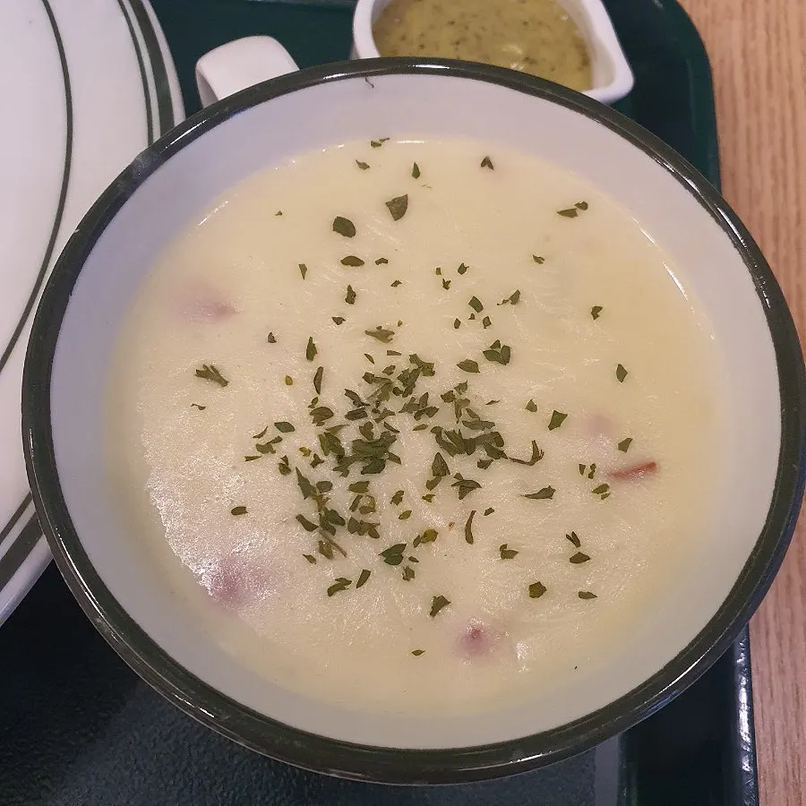 뜨겁게 나온 베이컨감자 스프