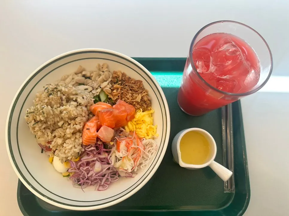 Poke and juice placed at a single seat