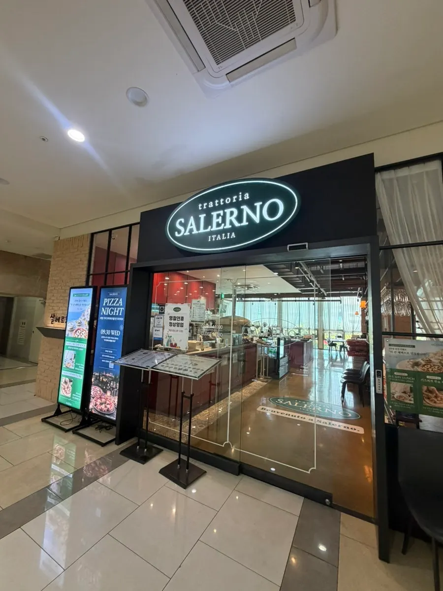 Entrance of Salerno Songdo Onesta