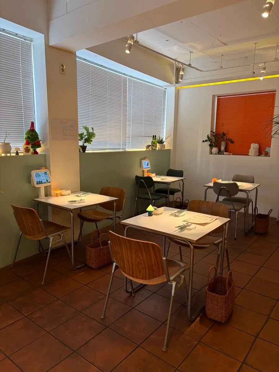 Interior of Salmon Brothers with mini table lamps