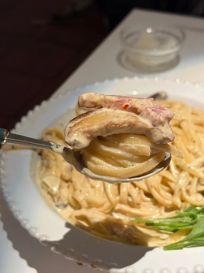 Truffle cream pasta with mushrooms and bacon