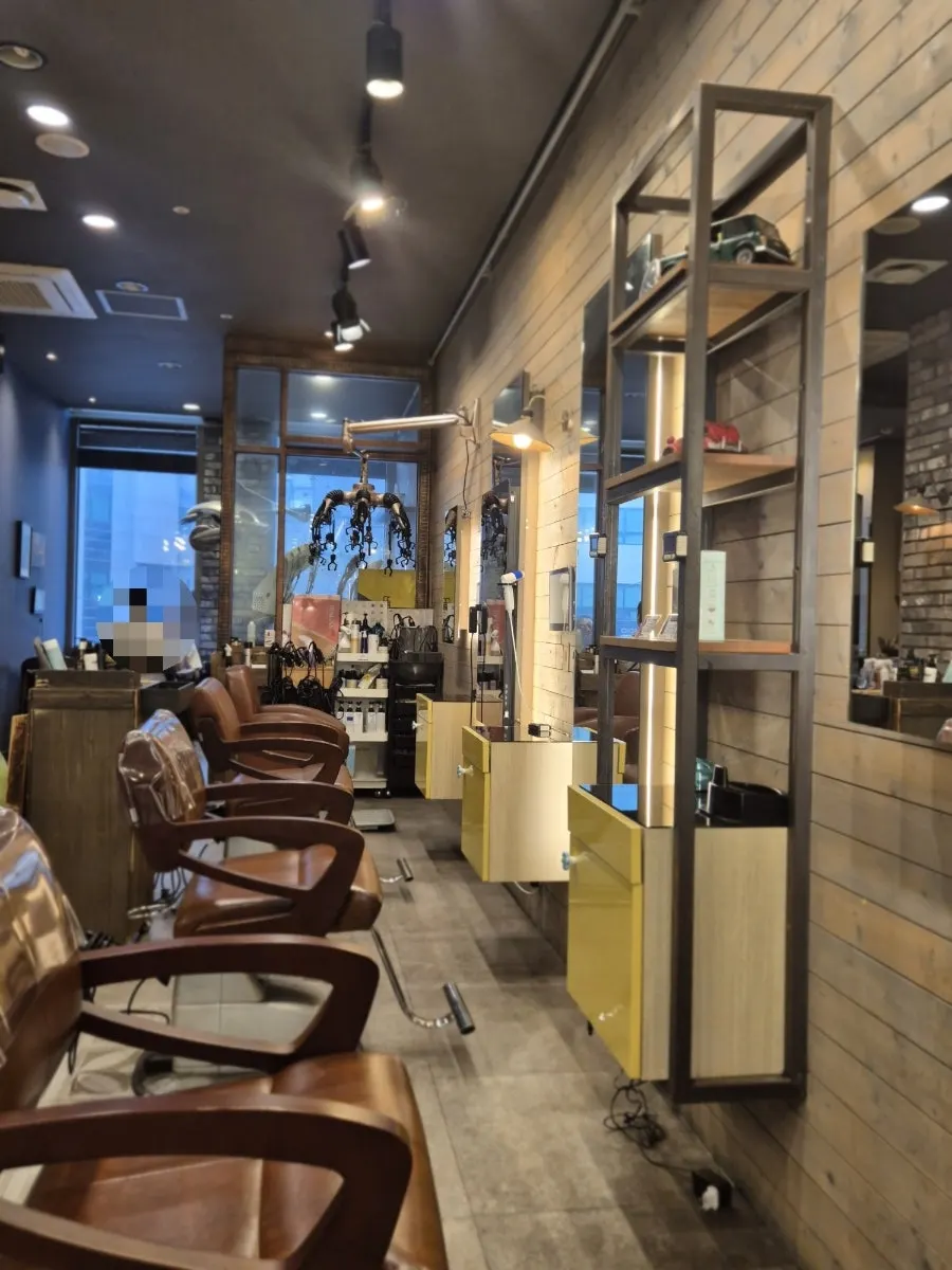 Visit photo at Salon de L, a hair salon near Sinseoldong Station