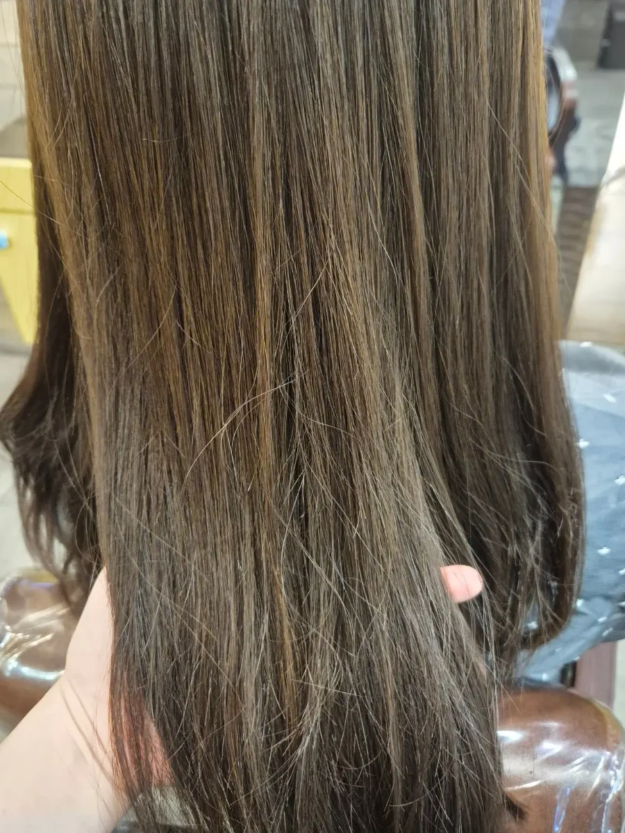 Frizzy, damaged hair condition before the clinic