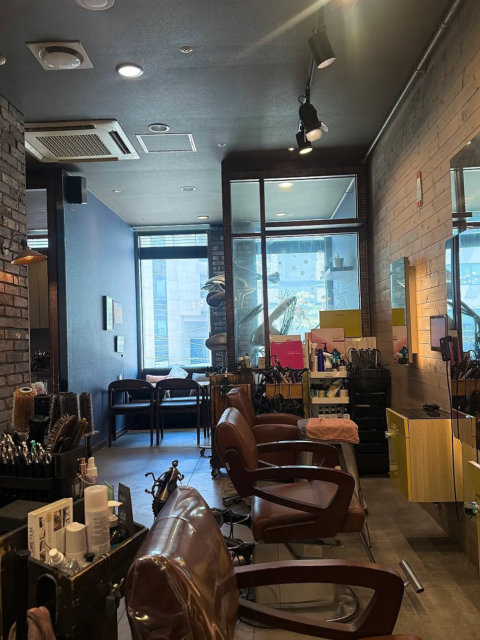 Interior treatment space of Salon de L