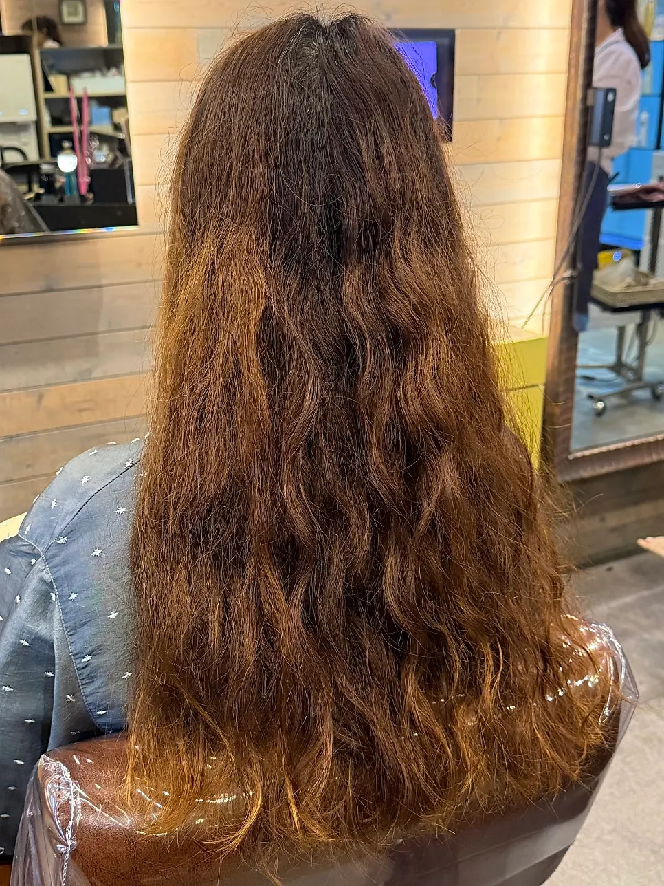 Checking hair condition before dyeing