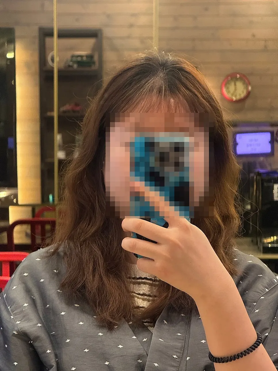 Mid-length cut trimmed to be easy to style