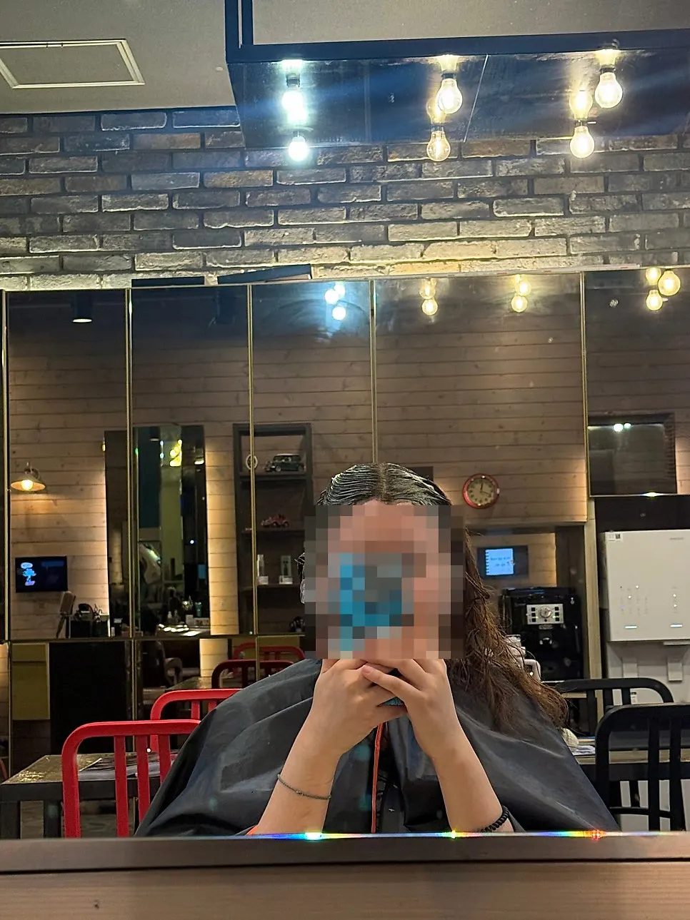 Machine-assisted hair clinic treatment before dyeing