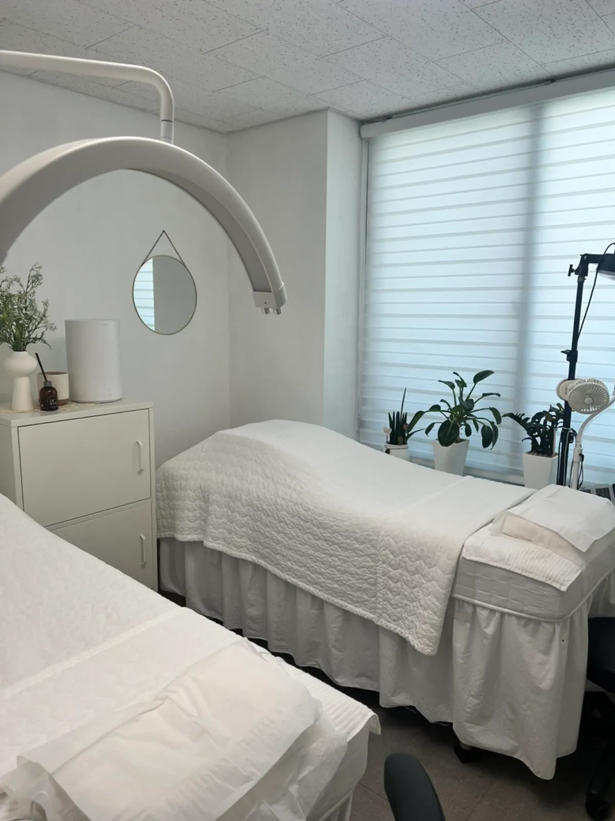 Lash lift treatment underway