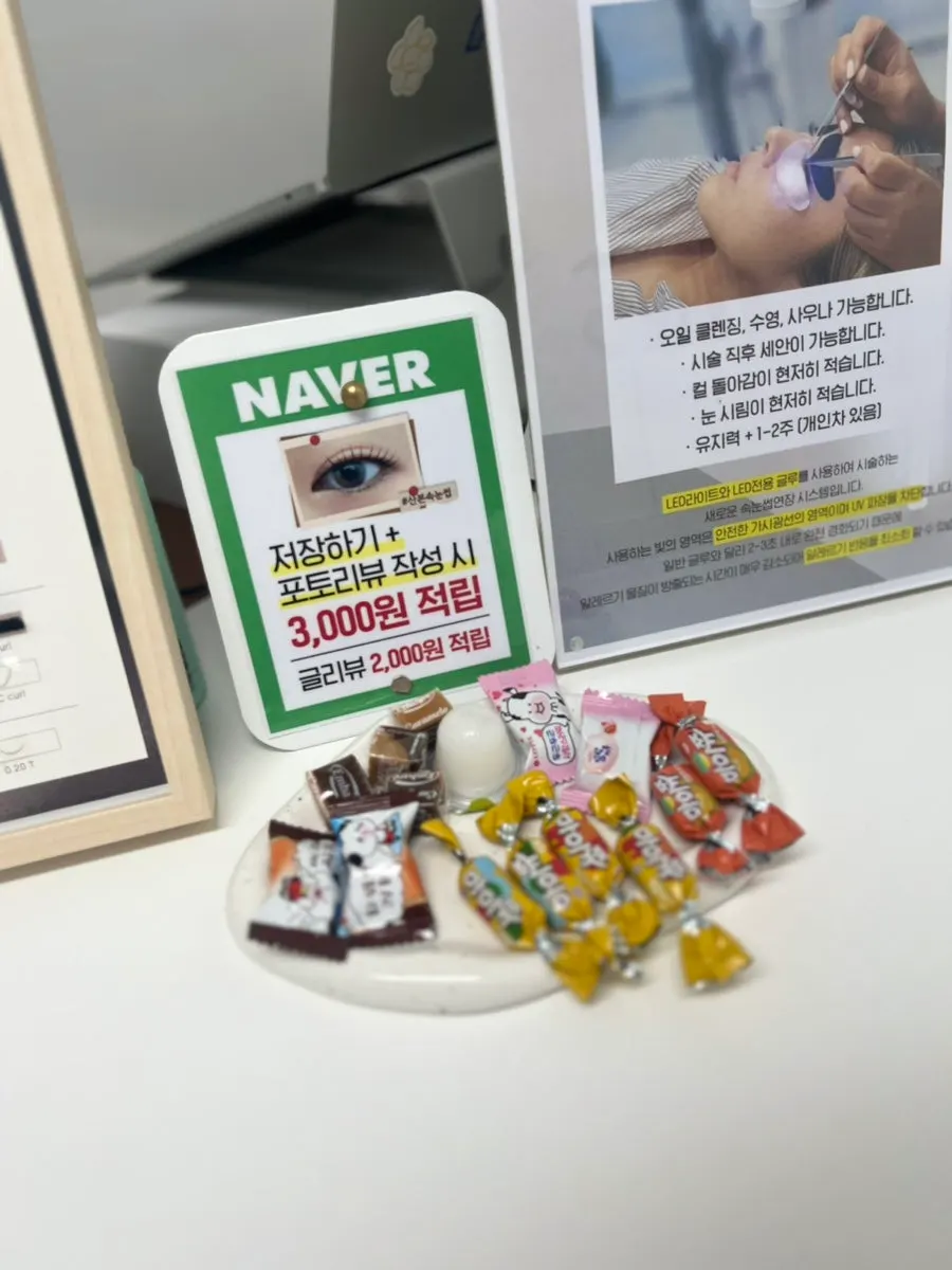 Sign about the ₩3,000 photo review credit