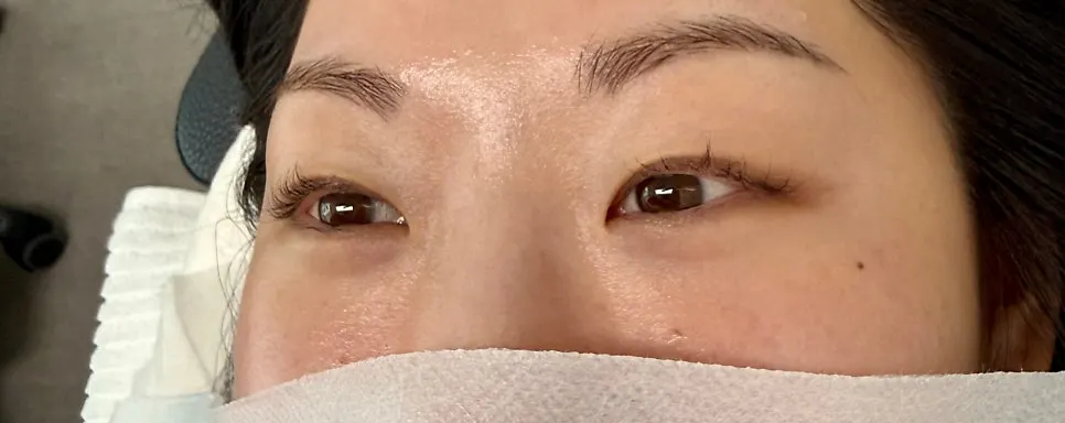 Consultation on eye shape before the lash perm treatment