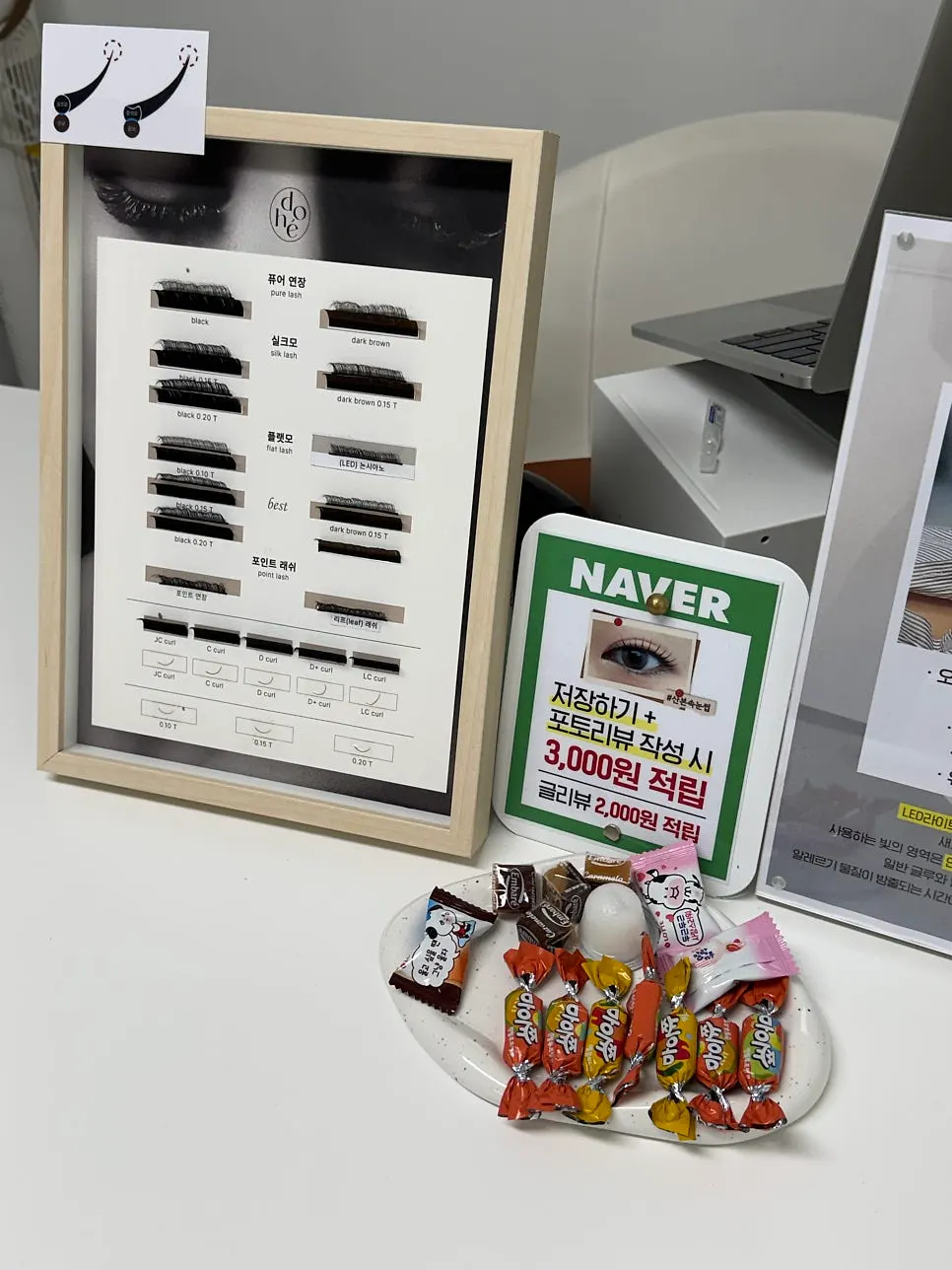 Event information and products for sale at Salon Dohe Sanbon Branch