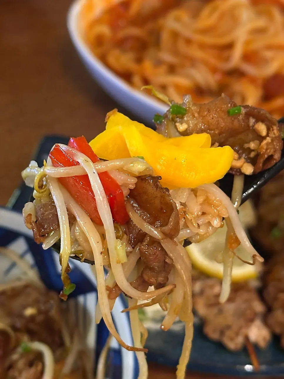 밥과 함께 비벼 먹는 삼겹덮밥