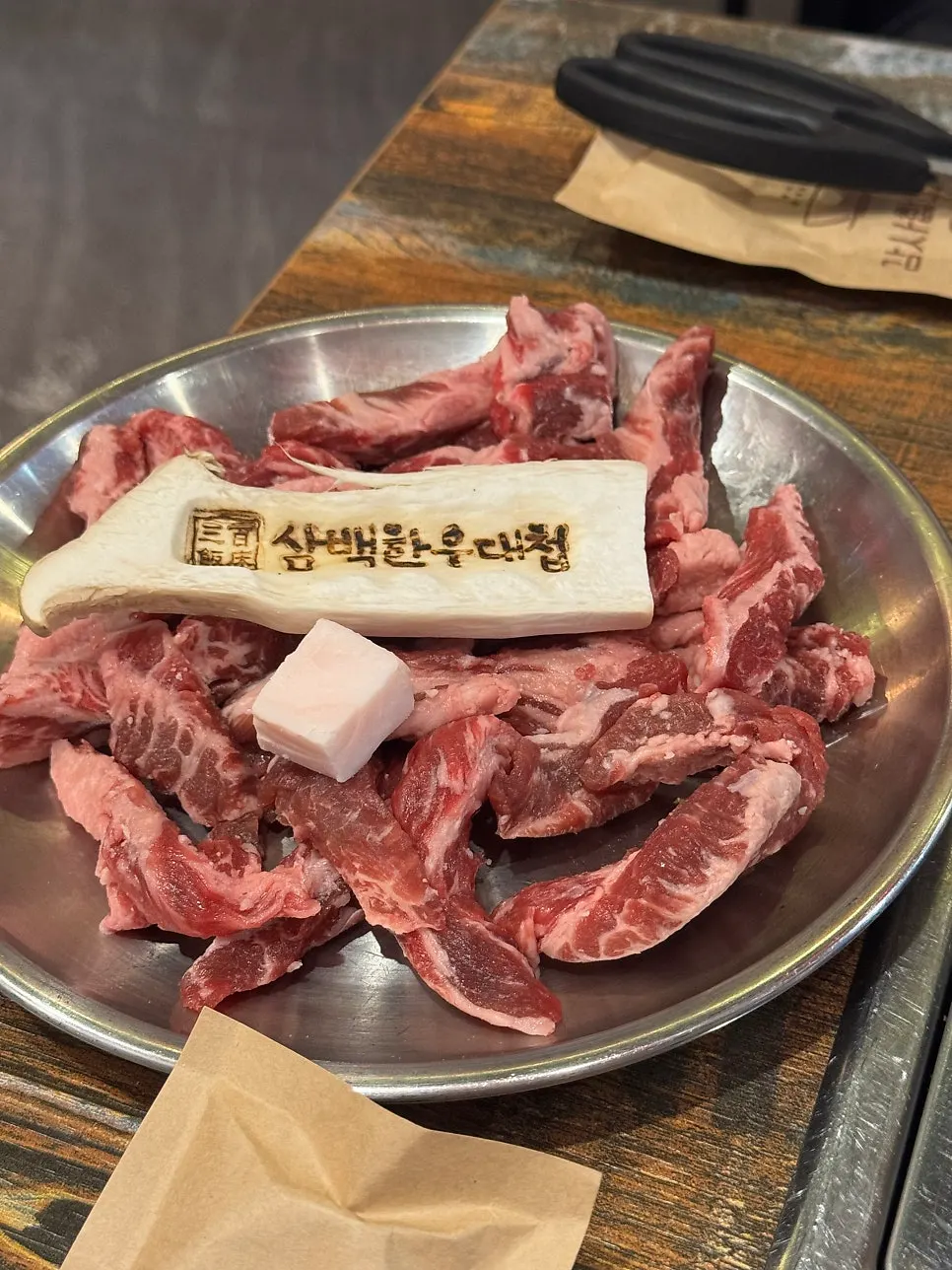 테이블마다 놓인 주문용 태블릿