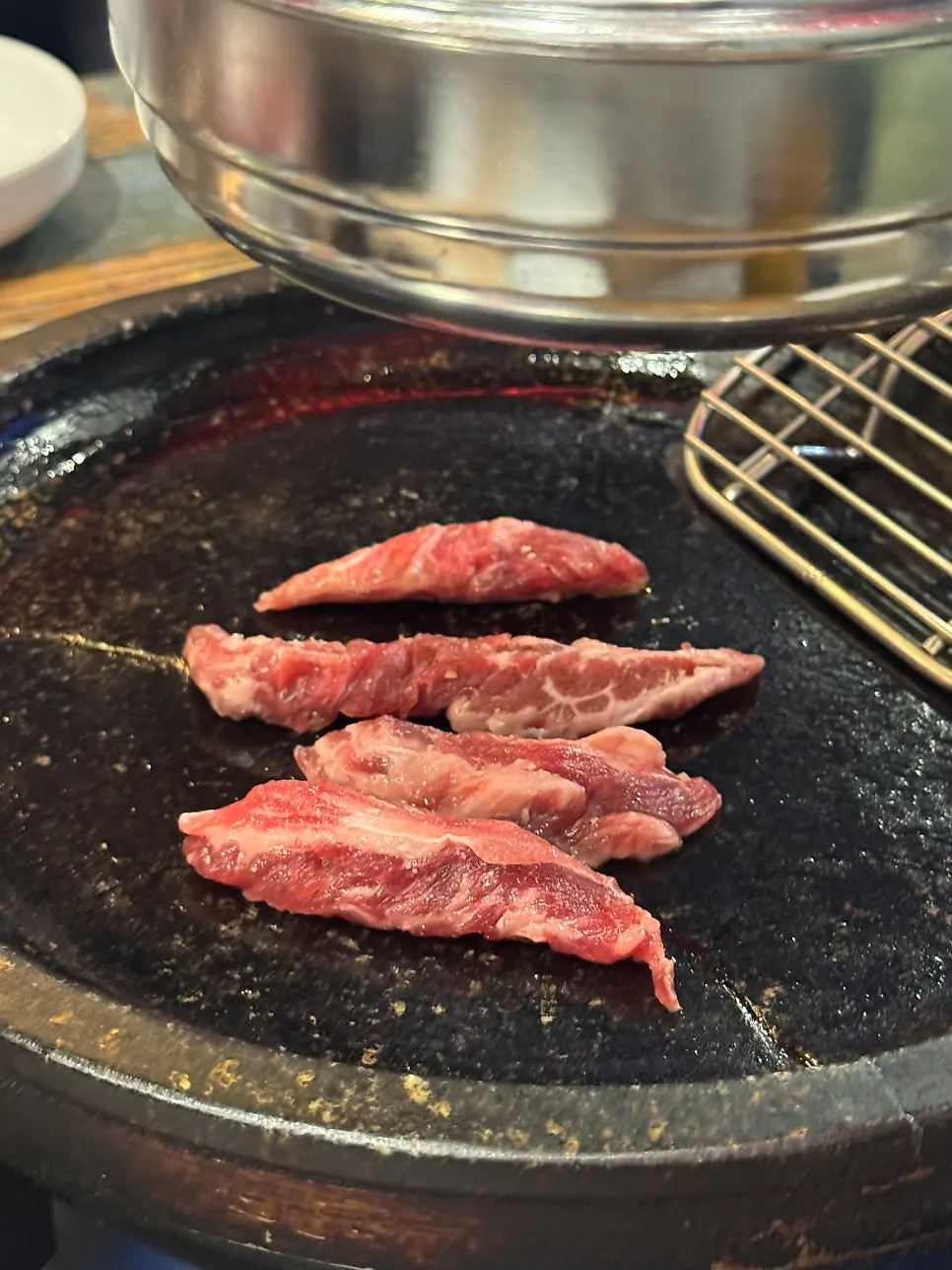 노릇하게 구워지는 소갈비살