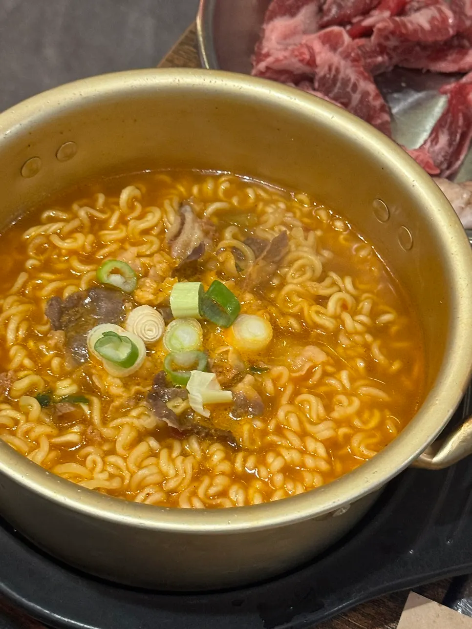 살짝 노릇하게 익힌 갈비살