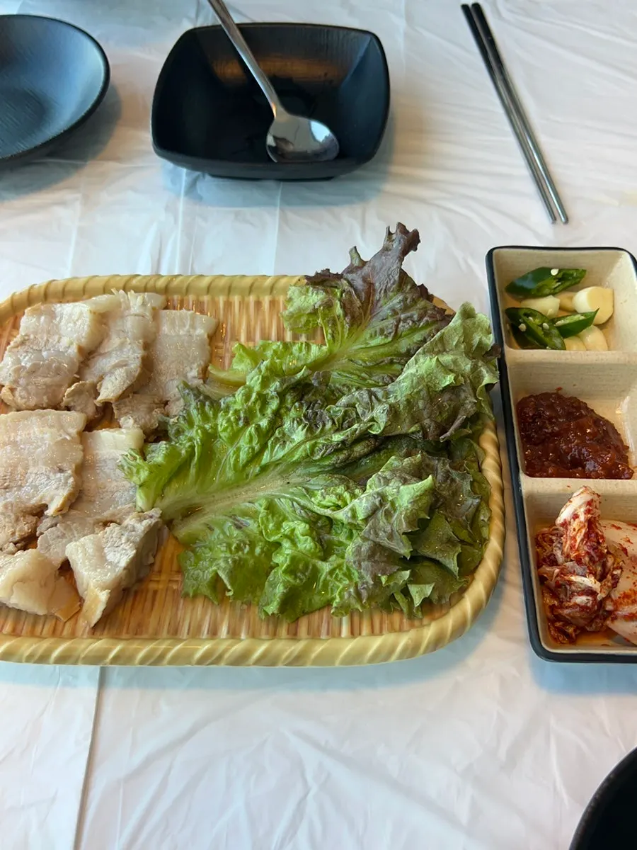 코스로 나온 야들야들한 수육