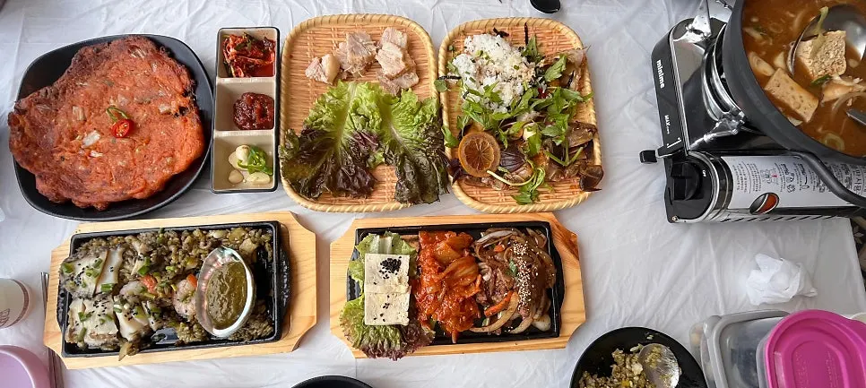 The full Bomulseom lunch omakase spread for two