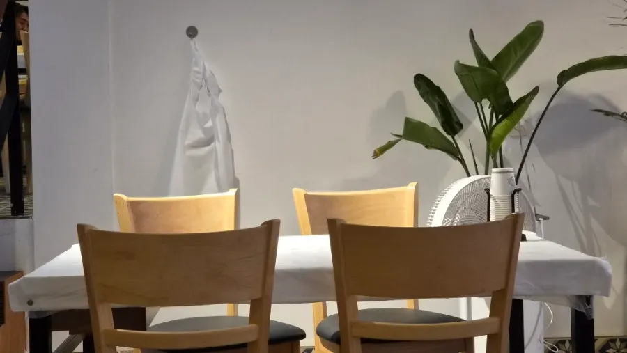 Open first-floor space suited to group seating