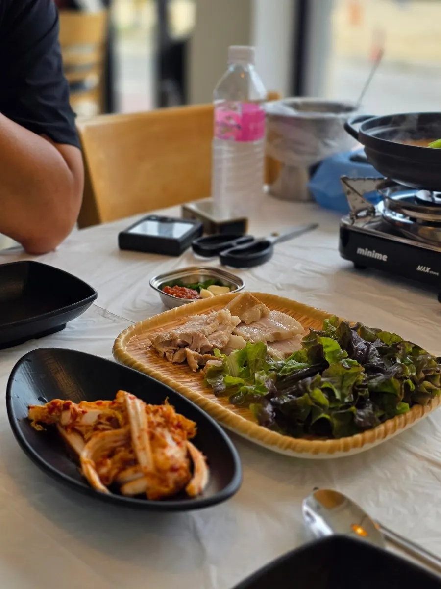 Doenjang jjigae and bossam served together