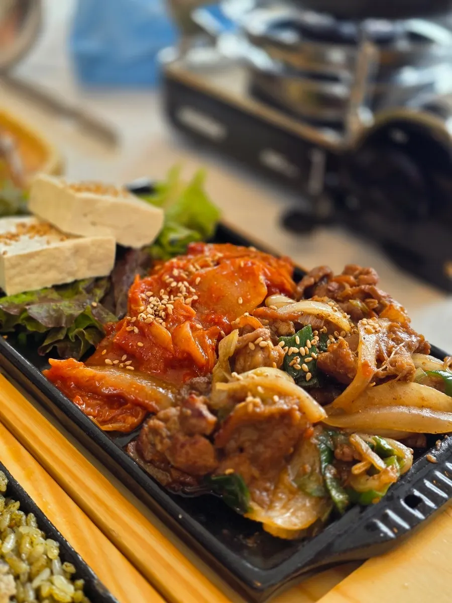 Thick, rich abalone-innard sauce over seafood fried rice