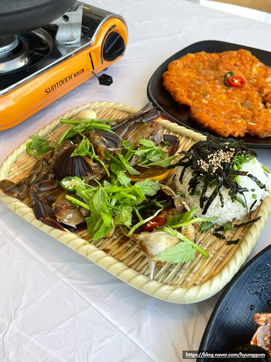 김치전과 수육 상차림