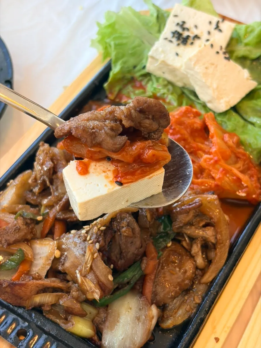 Boiled pork and kimchi combination