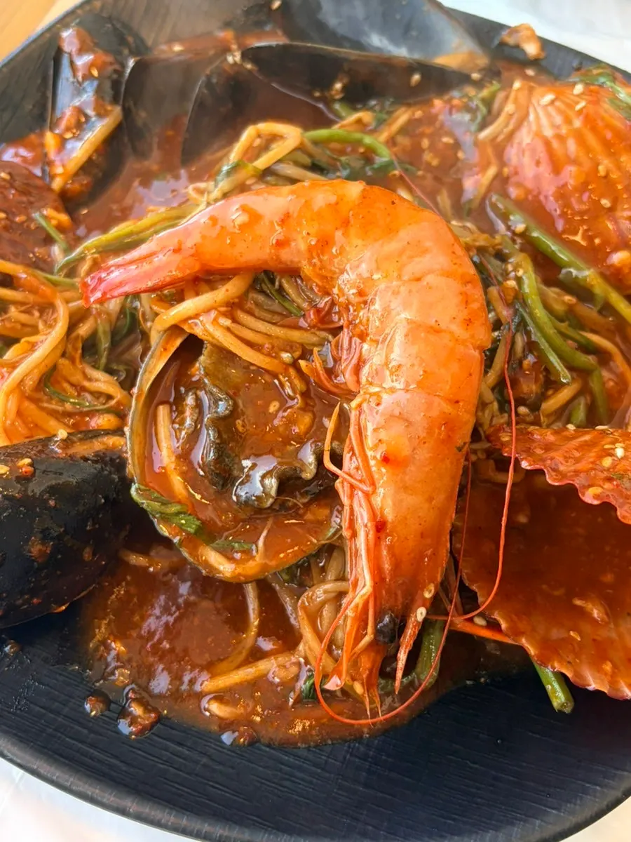 Steamed seafood with shrimp and blue crab