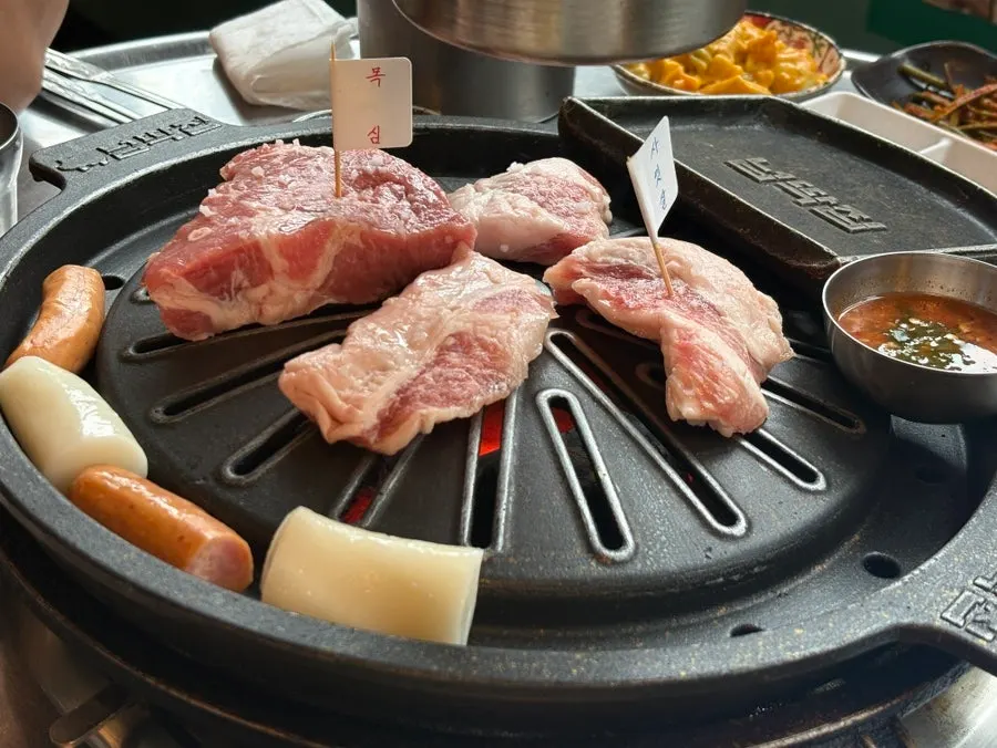 A plate of the mixed grill: pork neck, sasitsal, kkodeulsal, hayansal and samgyeopsal