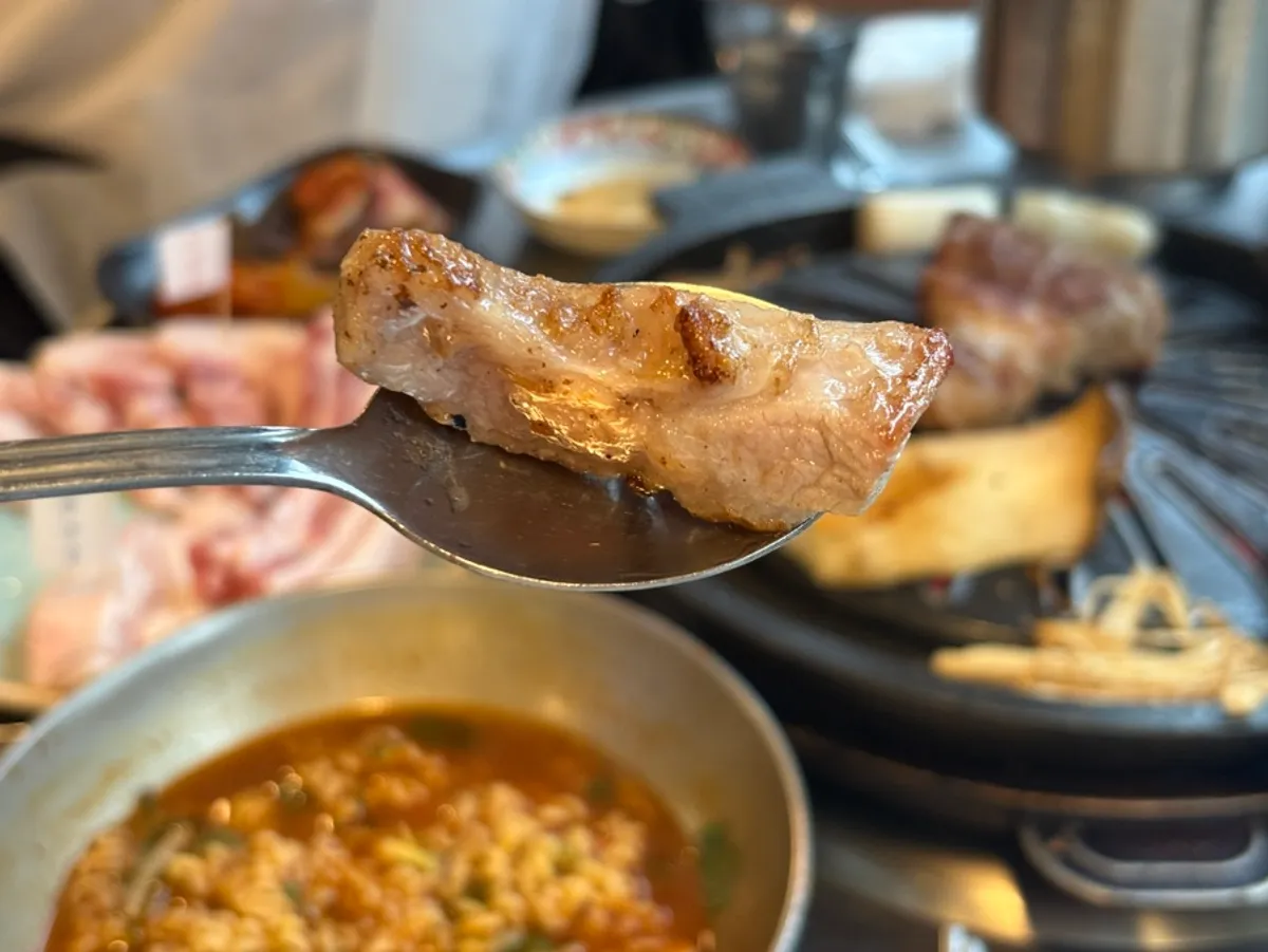 Meat dipped in salt, ground perilla seed and sesame oil