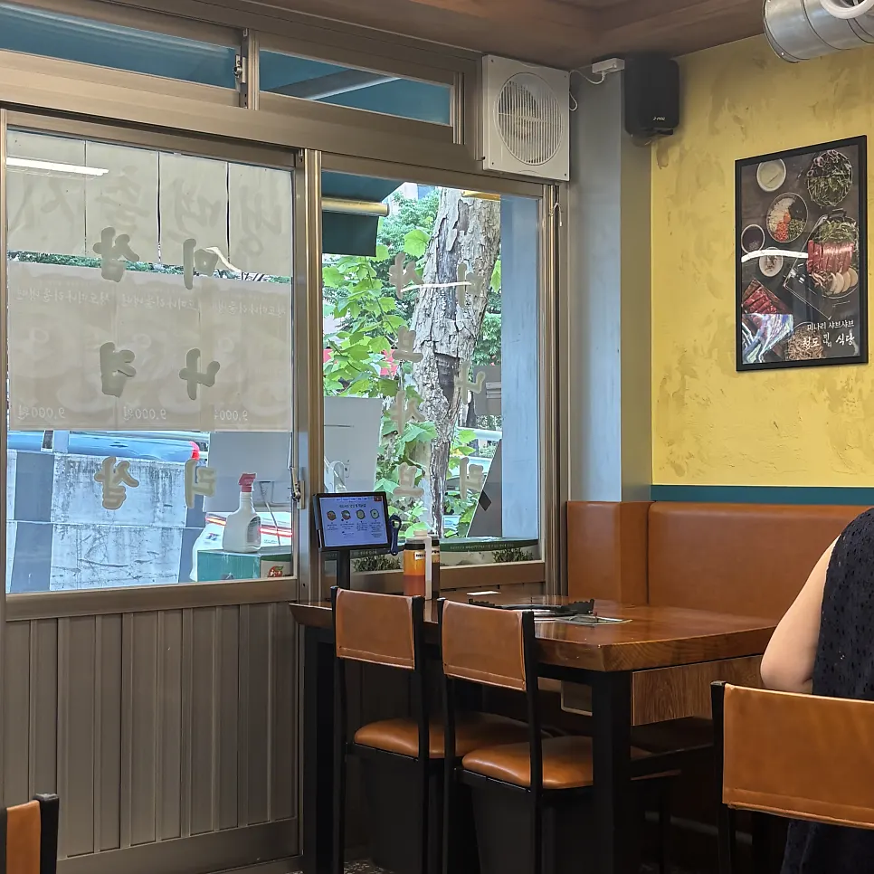 Retro-style interior seating at Cheongdo Minari Sikdang