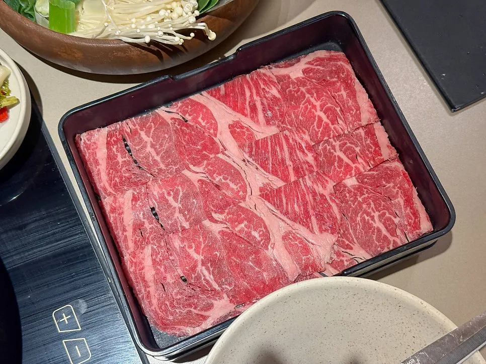 프라임 앵거스 알목심 샤브정식 런치 상차림