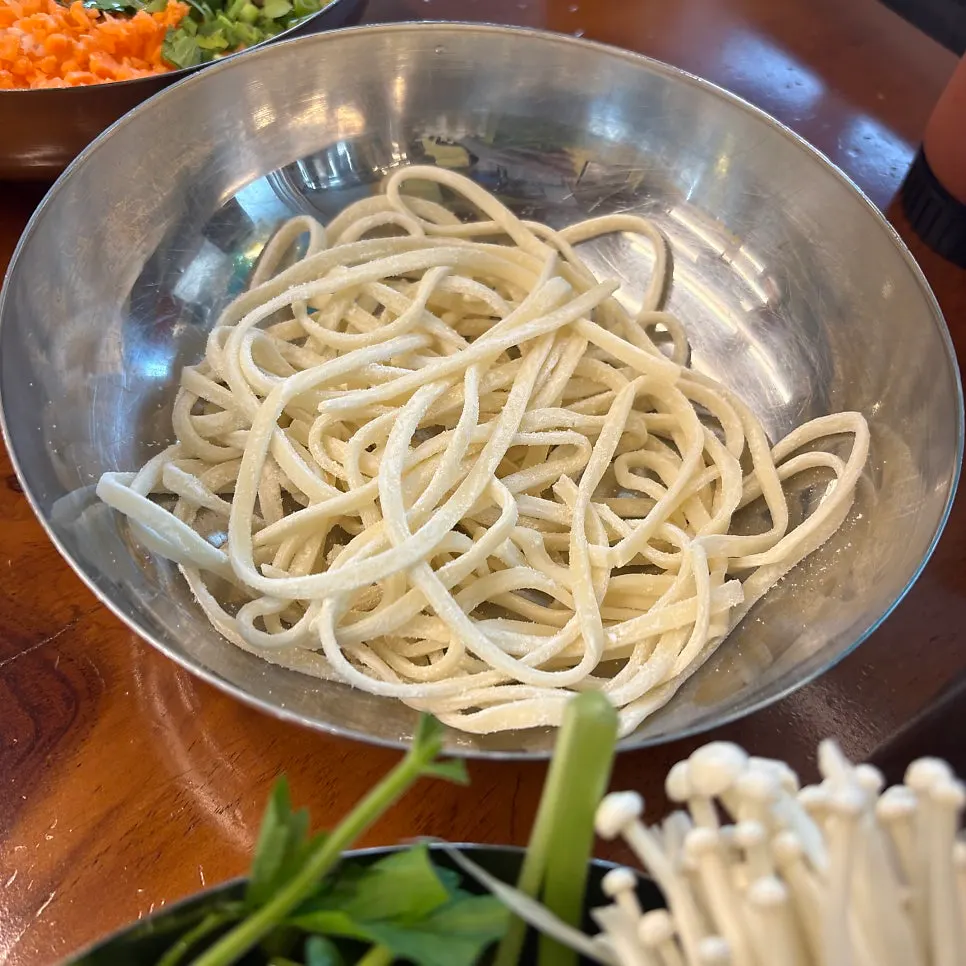Shabu-shabu with minari and beef