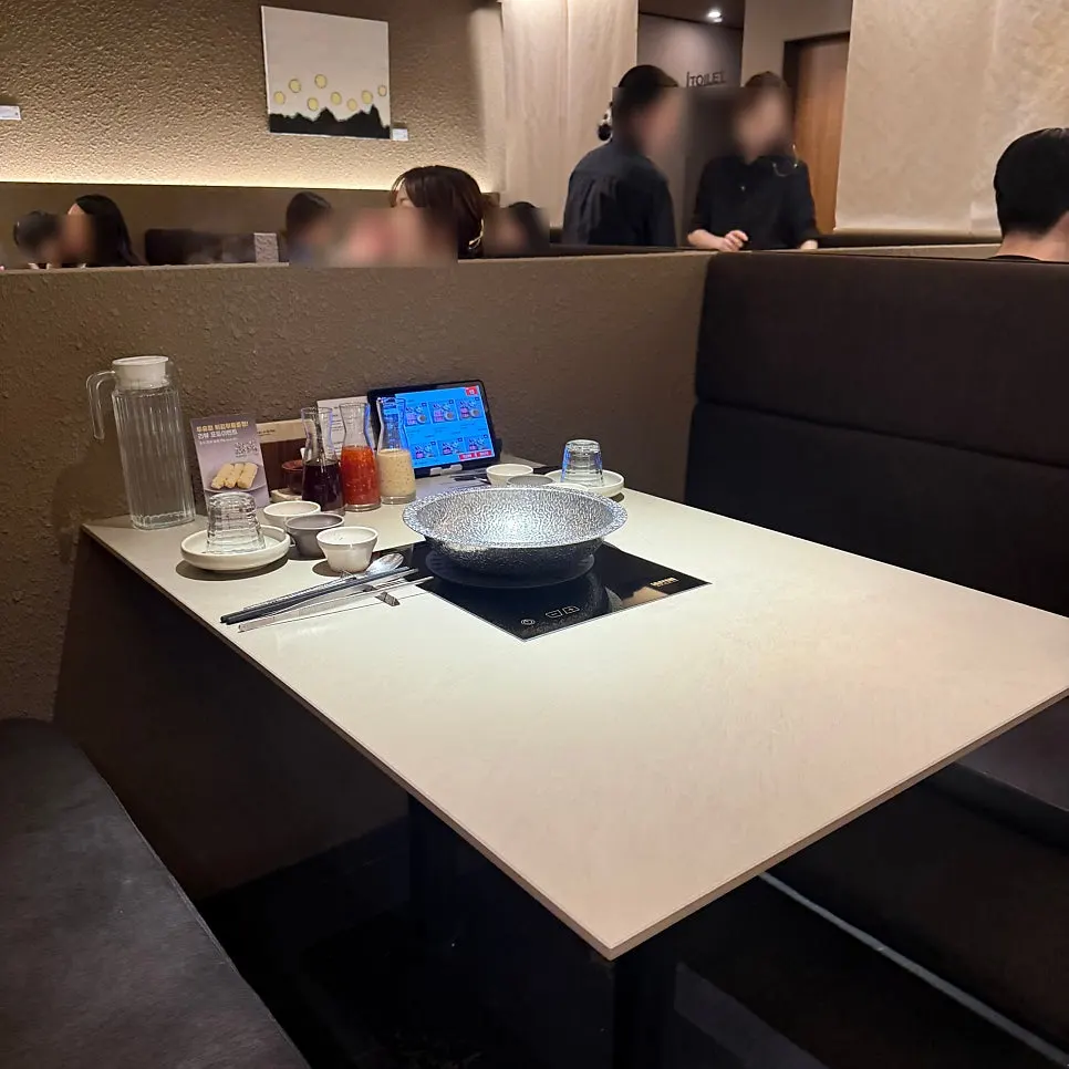 Table with tablet ordering