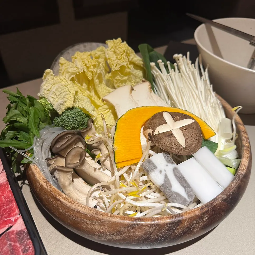 Chuck roll shabu set with meat and vegetables
