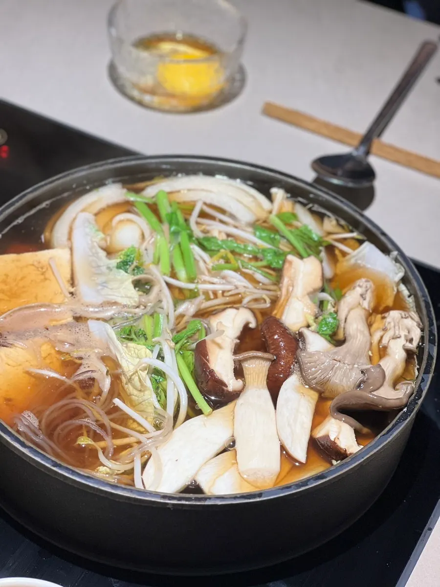 판다 모양 당면이 담긴 샤브 재료