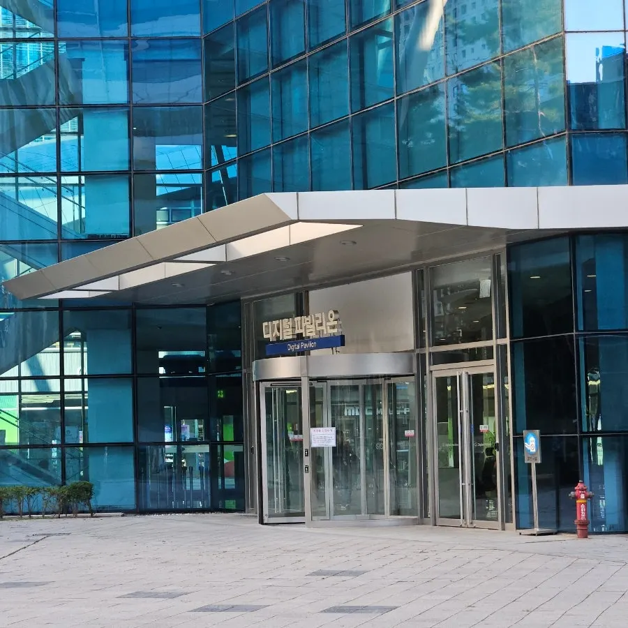 Elevator route to the basement of Nurikkum Square