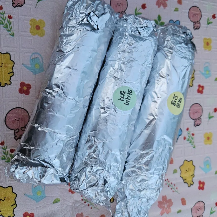 Samhyeongje Gimbap eaten as a meal at Nanjicheon Park