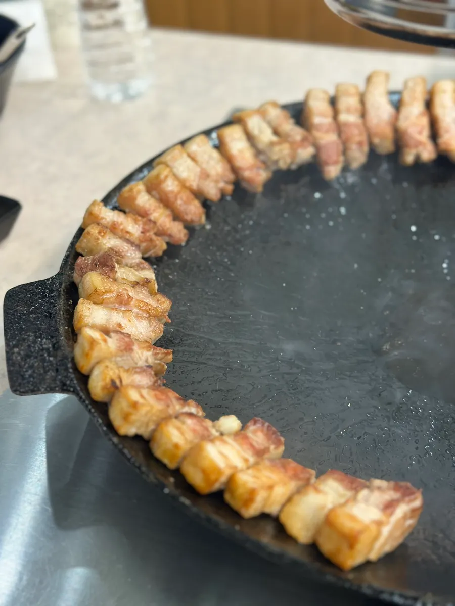 Three servings of grilled score-cut whole pork belly