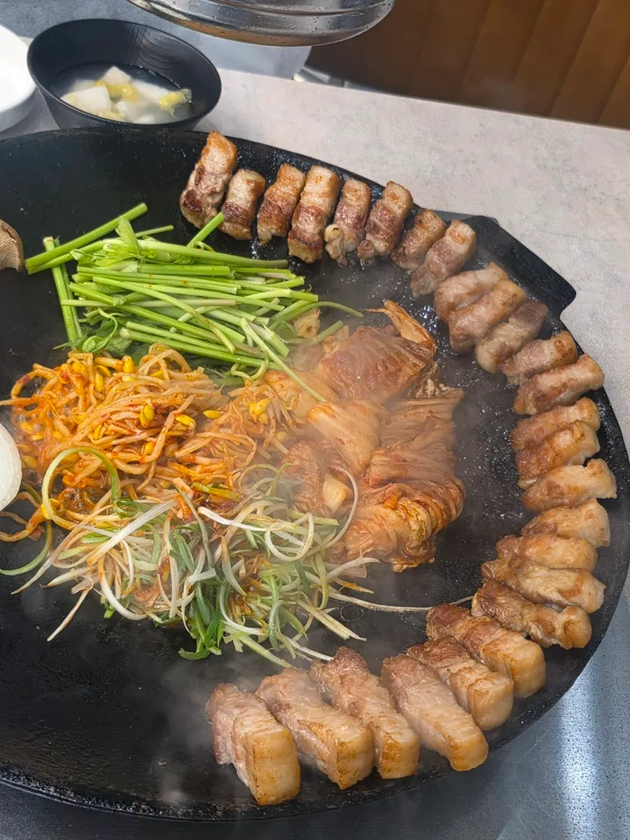 Kimchi pork belly fully cooked with vegetables